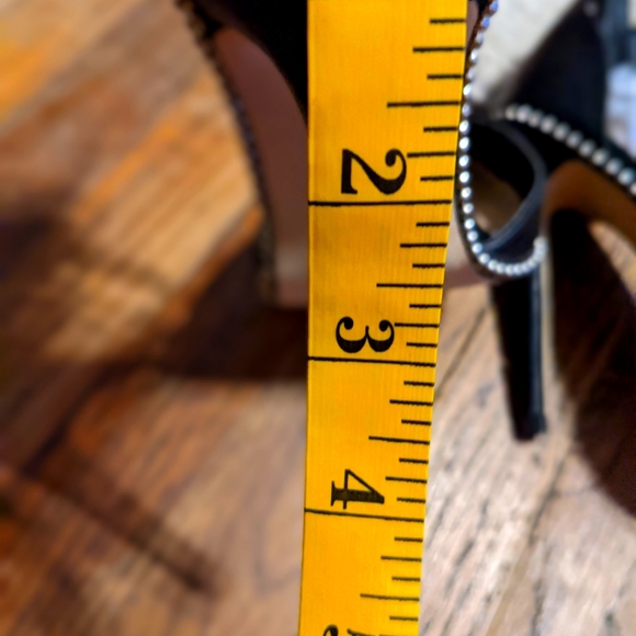 Heels - Picture 5 of 6